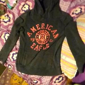 Imma selling a sweat shirt